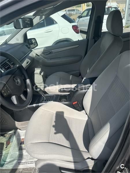 Gris / plata Usado 2010 Mercedes B180 Monovolumen | 7999 € (Buen precio) - Imagen 1/4