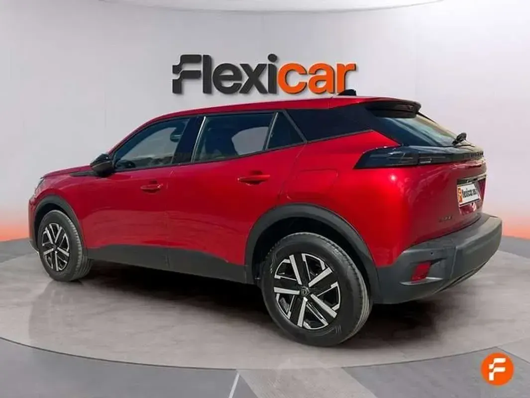 Usado Peugeot 2008 Active 101 CV (74 kW) 2023 Rojo SUV