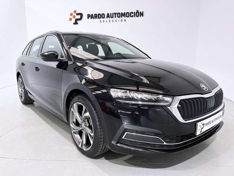 Negro Usado 2024 Skoda Octavia Ambition Familiar | 26.900 € (Buen precio) - Imagen 1/4