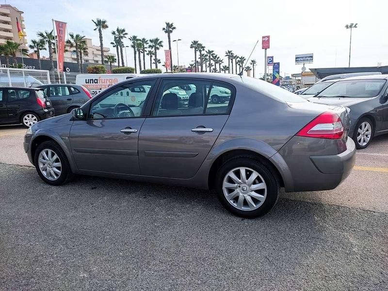 Usado Renault Mégane III Dynamique 111 CV (81 kW) 2008 Gris Berlina