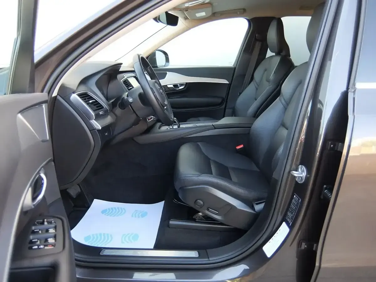 Usado Volvo XC90 Plus 235 CV (172 kW) 2023 Gris / plata SUV