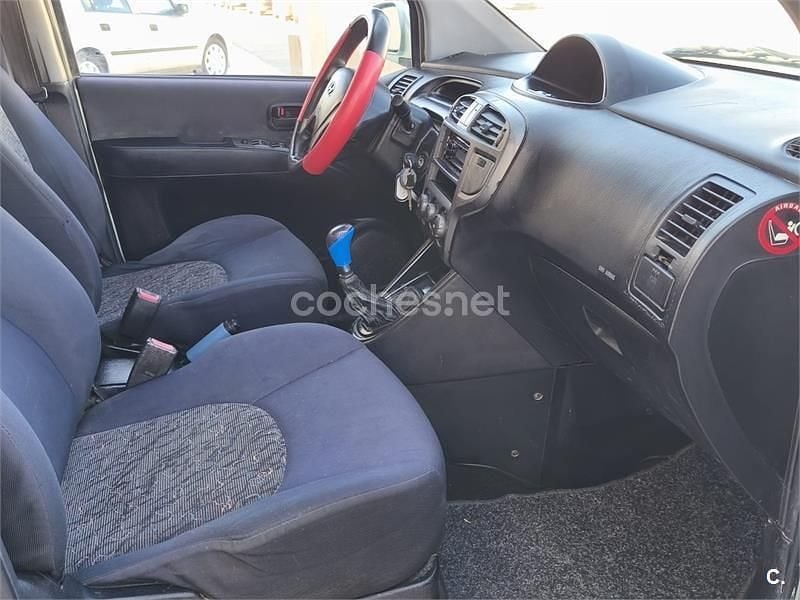 Usado Hyundai Matrix GLS 103 CV (75 kW) 2002 Gris / plata Monovolumen