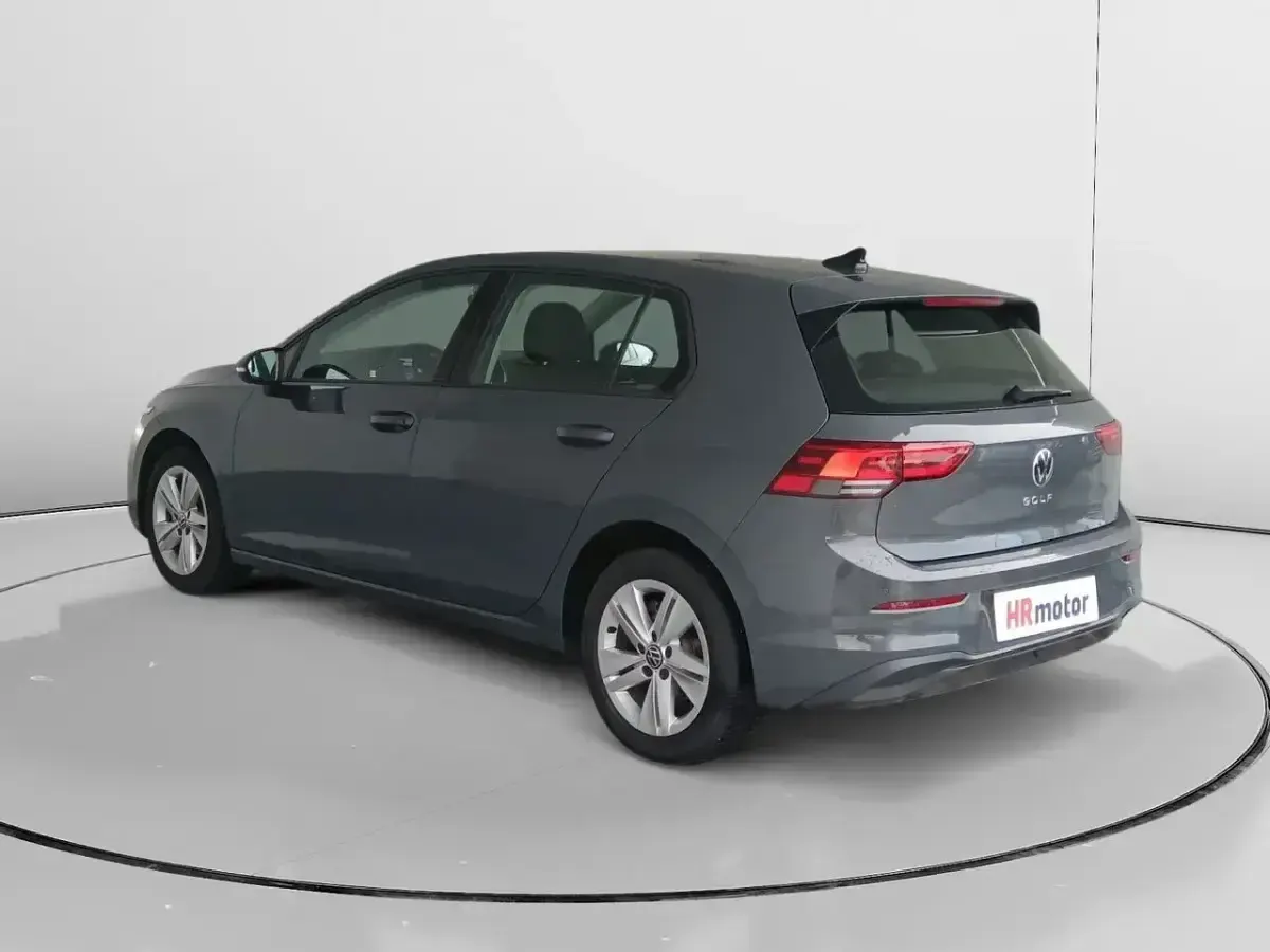 Usado VW Golf VIII Life 110 CV (80 kW) 2024 Gris / plata Berlina