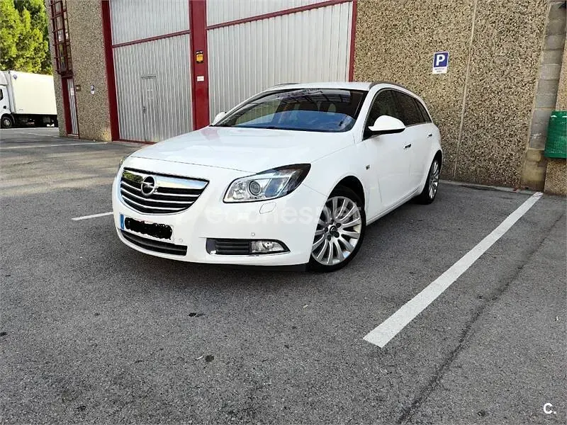 Usado Opel Insignia Cosmo 160 CV (117 kW) 2012 Blanco Familiar