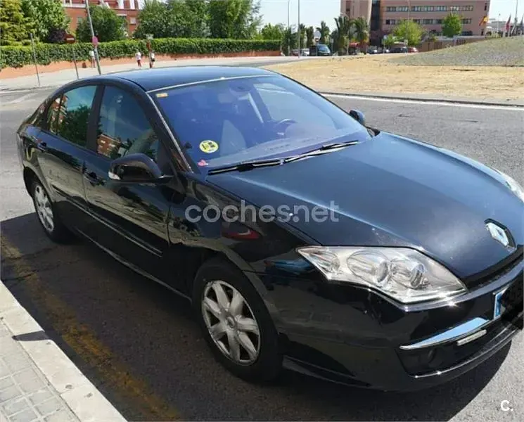 Usado Renault Laguna III Authentique 130 CV (95 kW) 2008 Negro Berlina