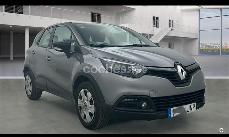 Usado Renault Captur Life 90 CV (66 kW) 2016 Gris / plata SUV