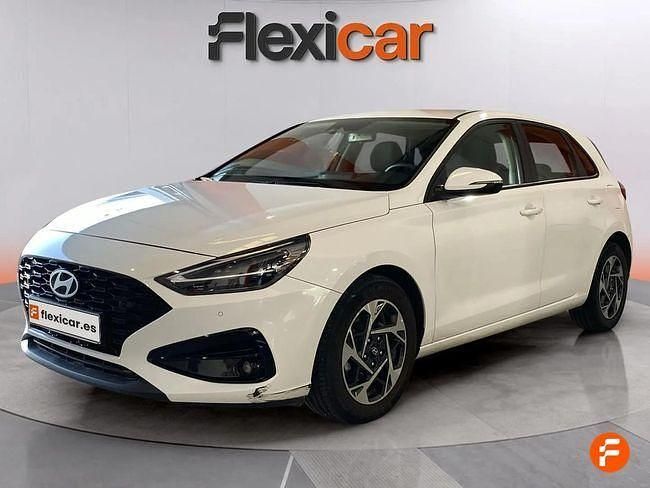 Begagnad Hyundai i30 101 HK (74 kW) 2024 Vit Sedan