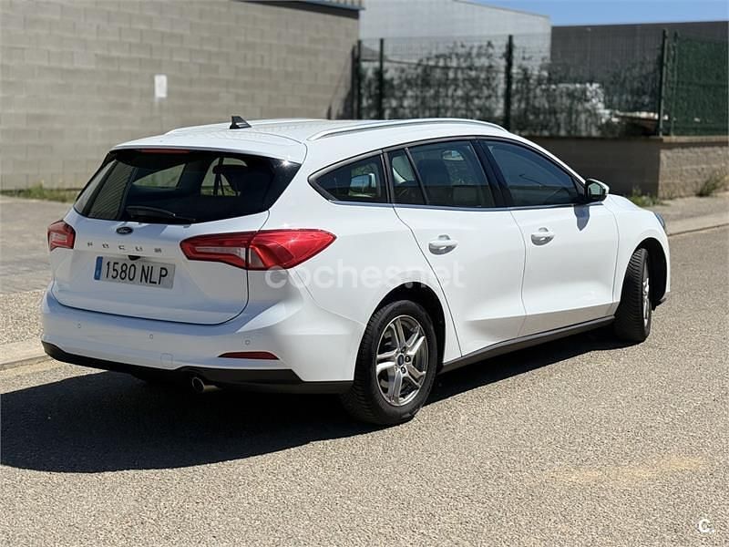Usado Ford Focus Trend 120 CV (88 kW) 2020 Blanco Familiar