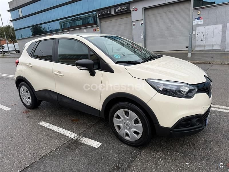Usado Renault Captur Life 90 CV (66 kW) 2016 Beige SUV