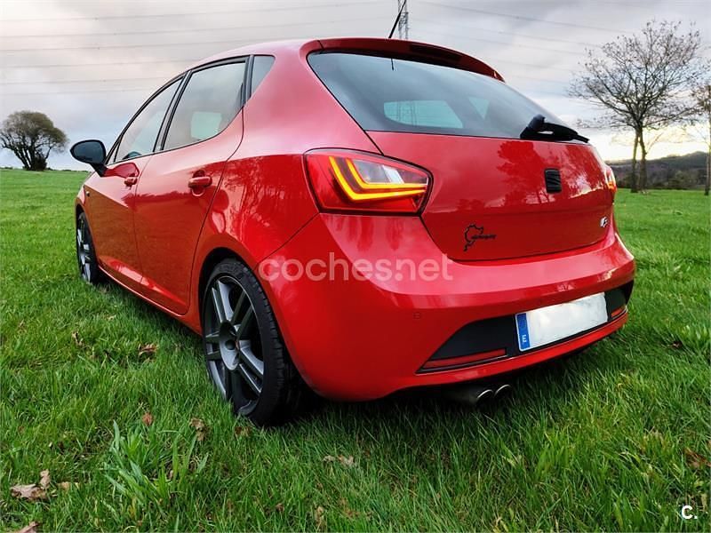 Usado Seat Ibiza FR 110 CV (80 kW) 2015 Rojo Berlina