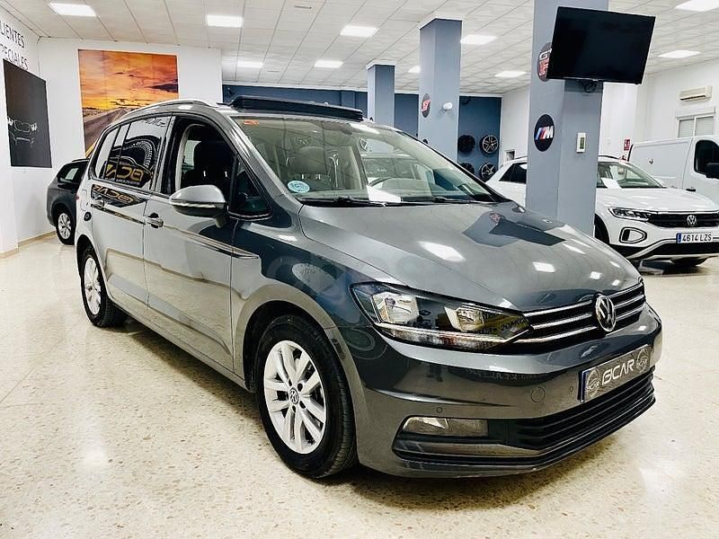 Usado VW Touran Advance 115 CV (84 kW) 2019 Gris / plata Monovolumen