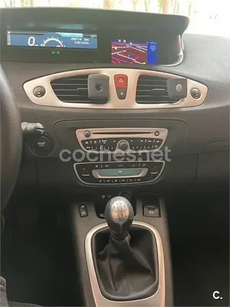 Usado Renault Scenic E-Tech 105 CV (77 kW) 2009 Gris / plata Monovolumen