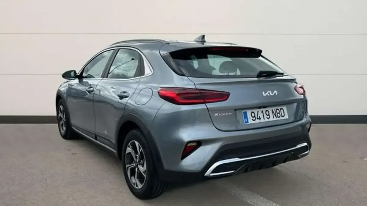 Usado Kia XCeed 101 CV (74 kW) 2025 Plateado SUV