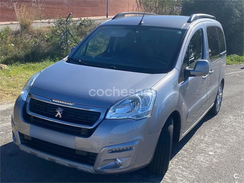 Usado Peugeot Partner Tepee Active 120 CV (88 kW) 2016 Azul Monovolumen