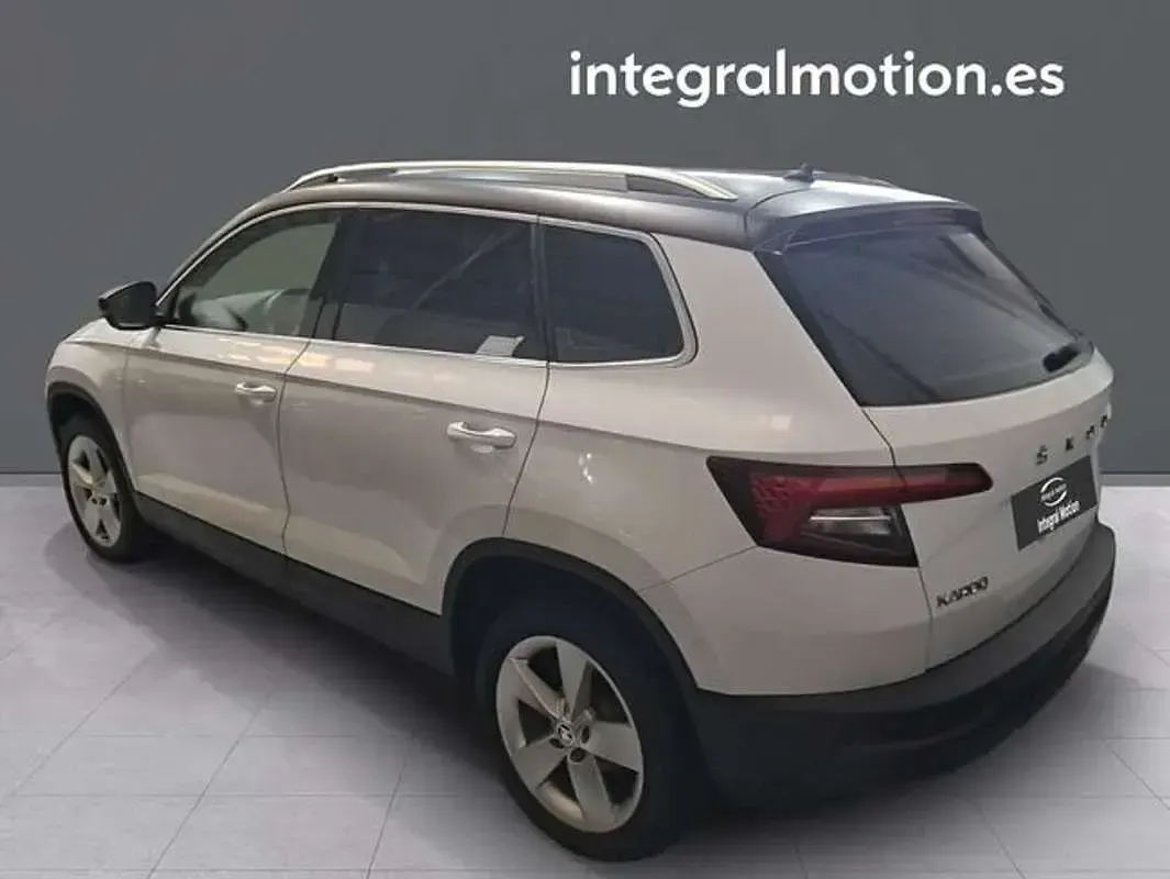 Usado Skoda Karoq Ambition 116 CV (85 kW) 2020 Blanco SUV
