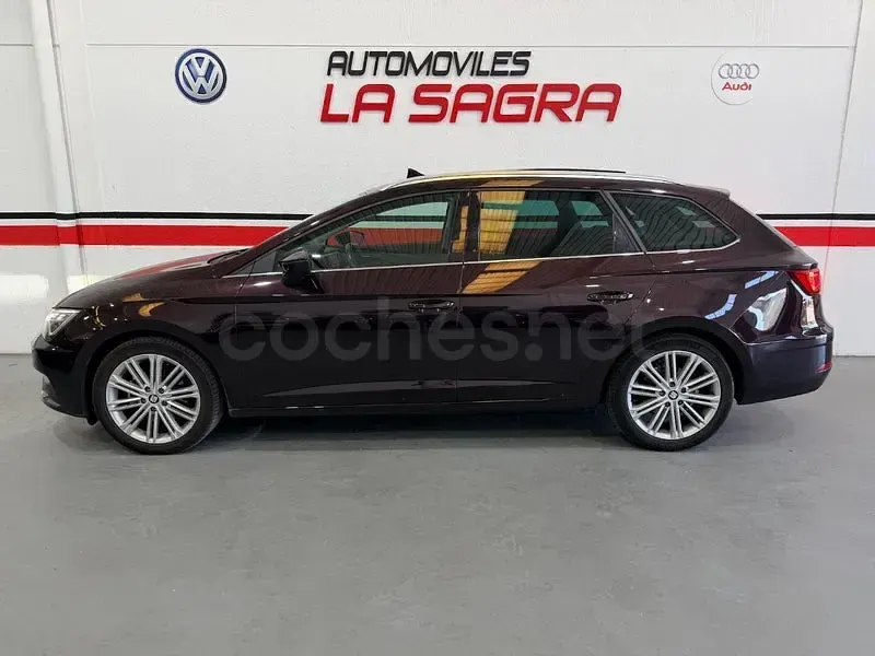 Usado Seat Leon FR 150 CV (110 kW) 2017 Violeta / lila Familiar