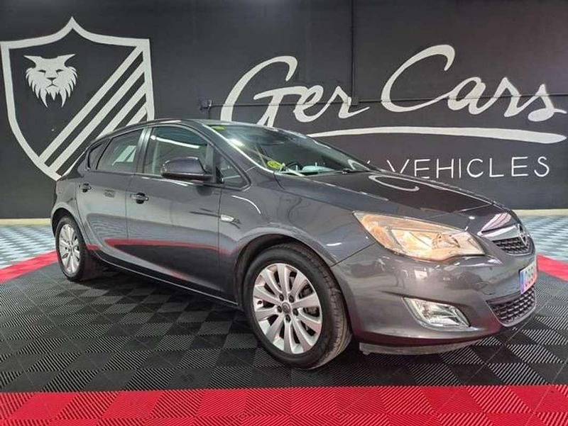 Usado Opel Astra Enjoy 110 CV (80 kW) 2010 Gris Utilitario