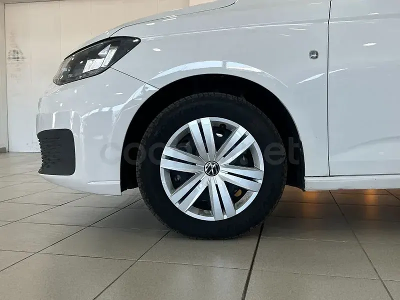 Usado VW Caddy 102 CV (75 kW) 2023 Blanco Monovolumen