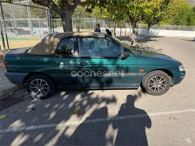 Usado Ford Escort Cabriolet 90 CV (66 kW) 1995 Verde Descapotable