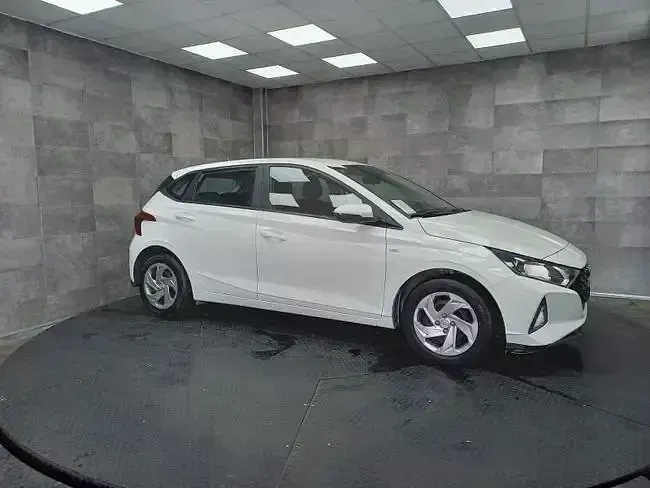 Usado Hyundai i20 101 CV (74 kW) 2021 Blanco Utilitario