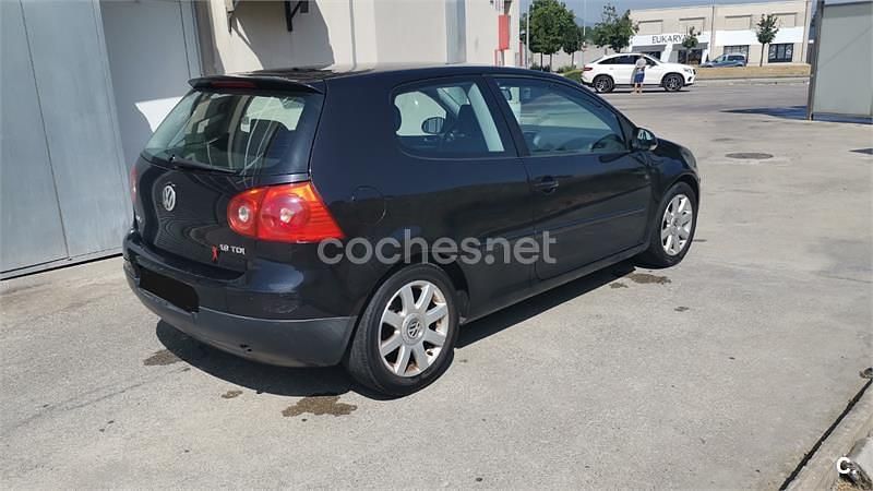 Usado VW Golf IV Trendline 105 CV (77 kW) 2004 Negro Berlina