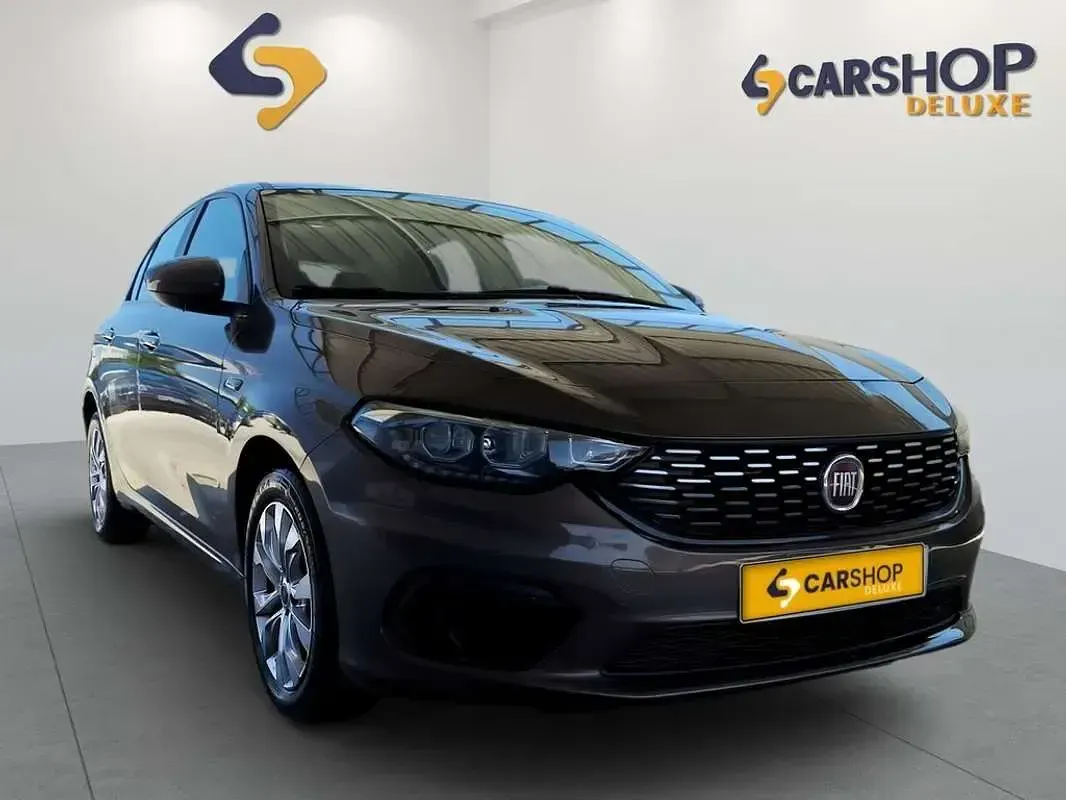 Usado Fiat Tipo Easy 95 CV (69 kW) 2017 Marrón Familiar
