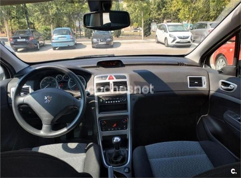 Usado Peugeot 307 90 CV (66 kW) 2005 Gris / plata Berlina