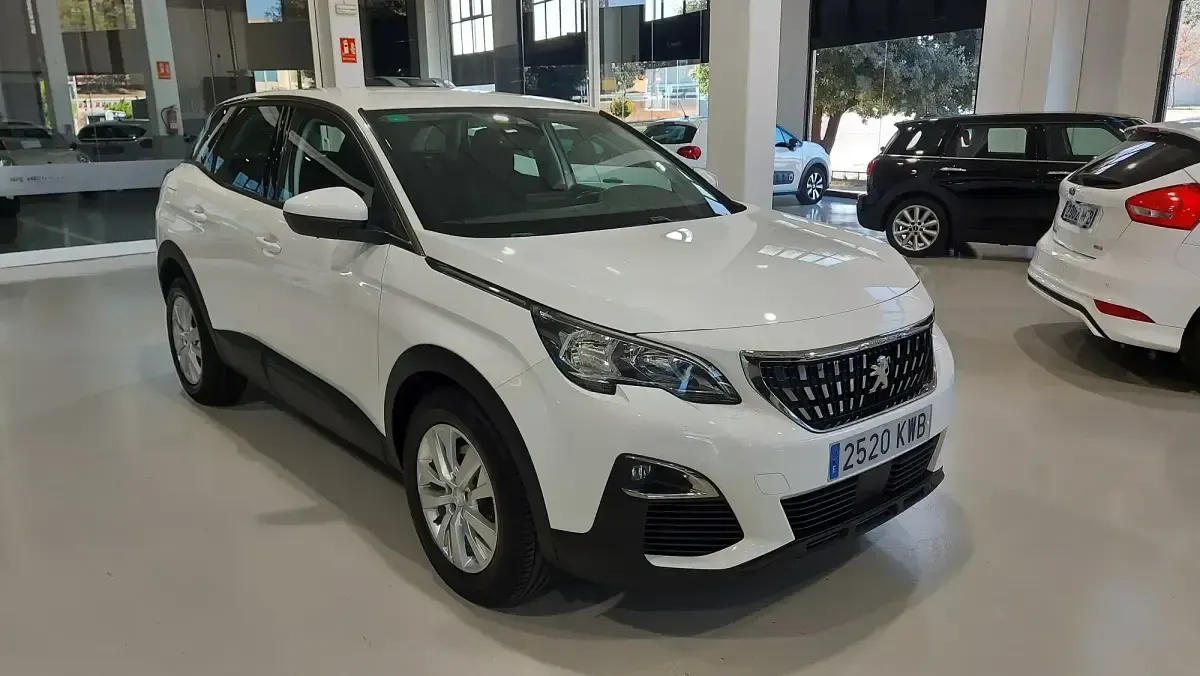 Usado Peugeot 3008 Active 130 HP (95 kW) 2019 Branco SUV