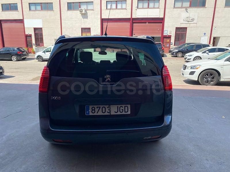 Usado Peugeot 5008 Allure 120 CV (88 kW) 2015 Azul Monovolumen