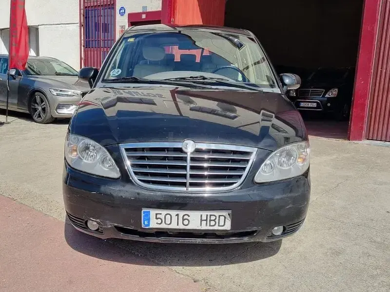 Usado SsangYong Rodius 165 CV (121 kW) 2011 Negro Monovolumen