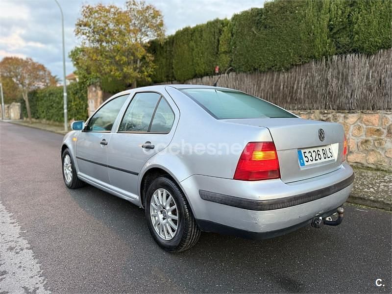 Usado VW Bora Conceptline 100 CV (73 kW) 2001 Gris / plata Berlina