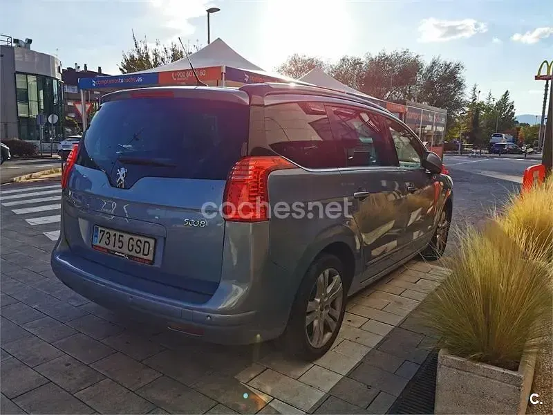 Usado Peugeot 5008 Sport 110 CV (80 kW) 2009 Azul Monovolumen