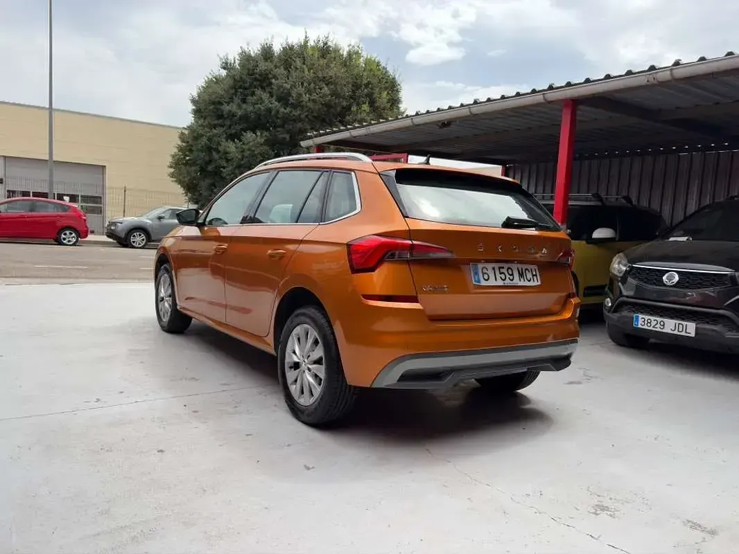 Usado Skoda Kamiq Ambition 90 CV (66 kW) 2022 Naranja SUV