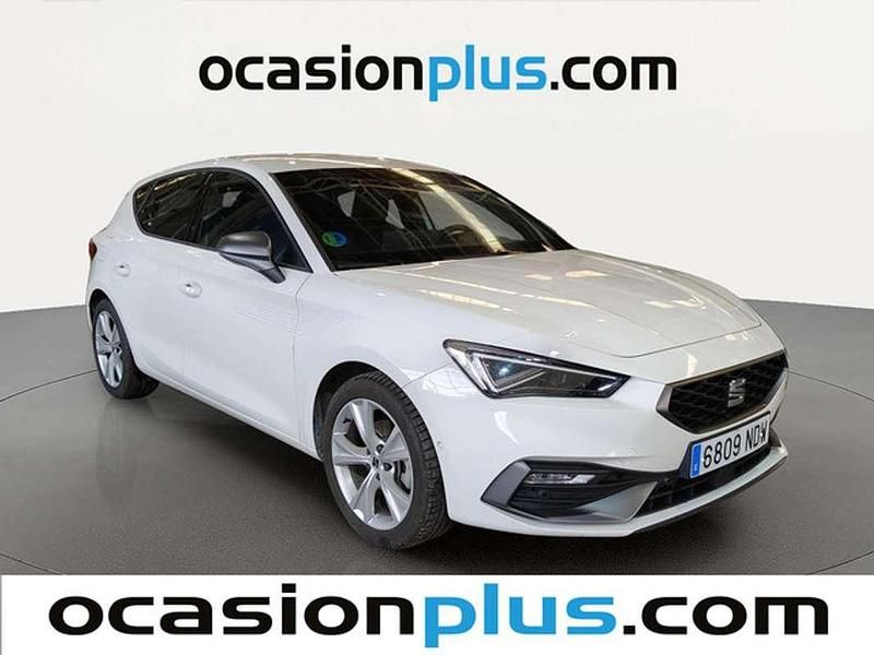Usado Seat Leon FR 150 CV (110 kW) 2025 Blanco Utilitario