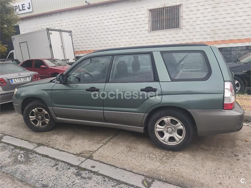Verde Usado 2005 Subaru Forester SUV | 3950 € - Imagen 1/4