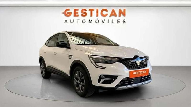 Käytetty Renault Arkana Evolution 145 HP (106 kW) 2025 Valkoinen Katumaasturi