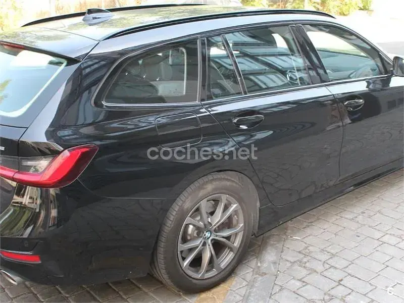 Usado BMW 330e 292 CV (214 kW) 2021 Negro Familiar