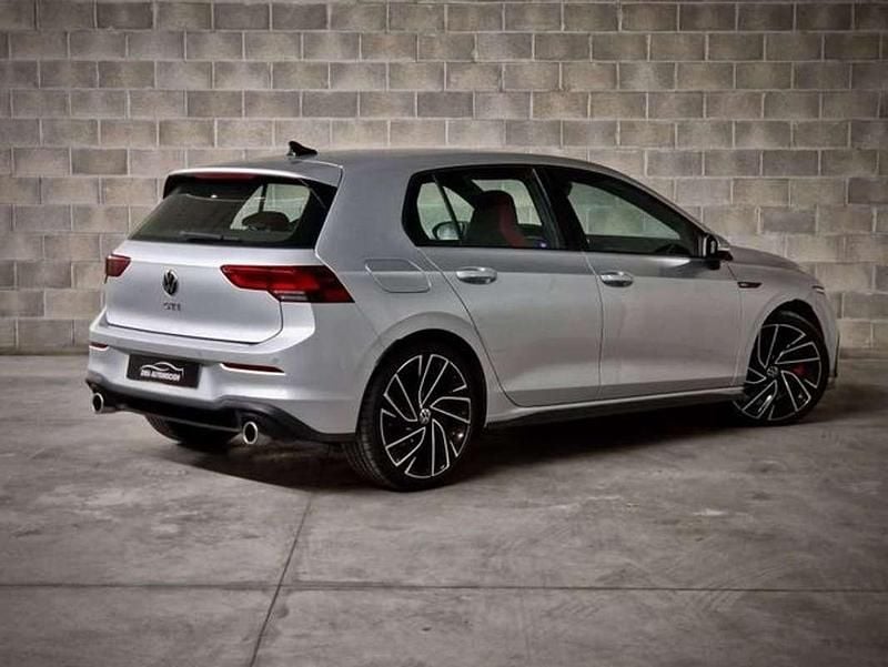 Usado VW Golf VIII GTI 245 CV (180 kW) 2021 Plateado Berlina