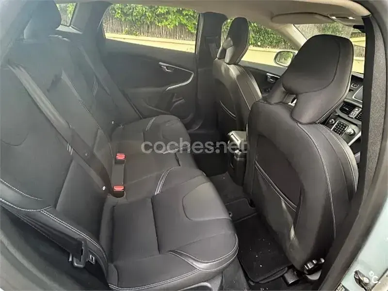 Usado Volvo V40 Momentum 122 CV (89 kW) 2017 Azul Berlina