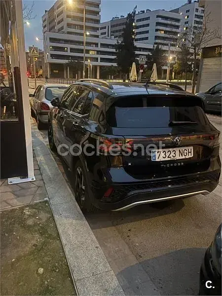 Usado VW T-Cross R-line 116 CV (85 kW) 2025 Negro SUV