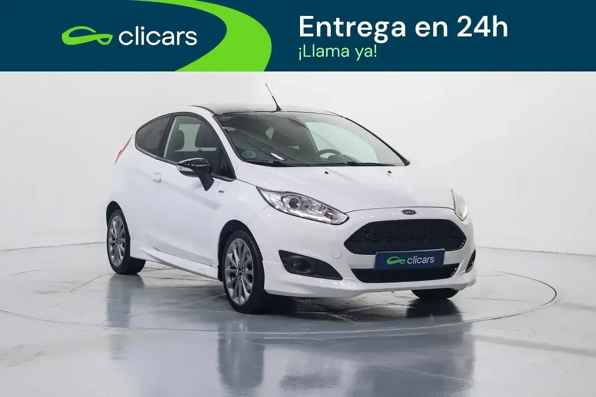 Usado Ford Fiesta 100 CV (73 kW) 2017 Blanco Utilitario