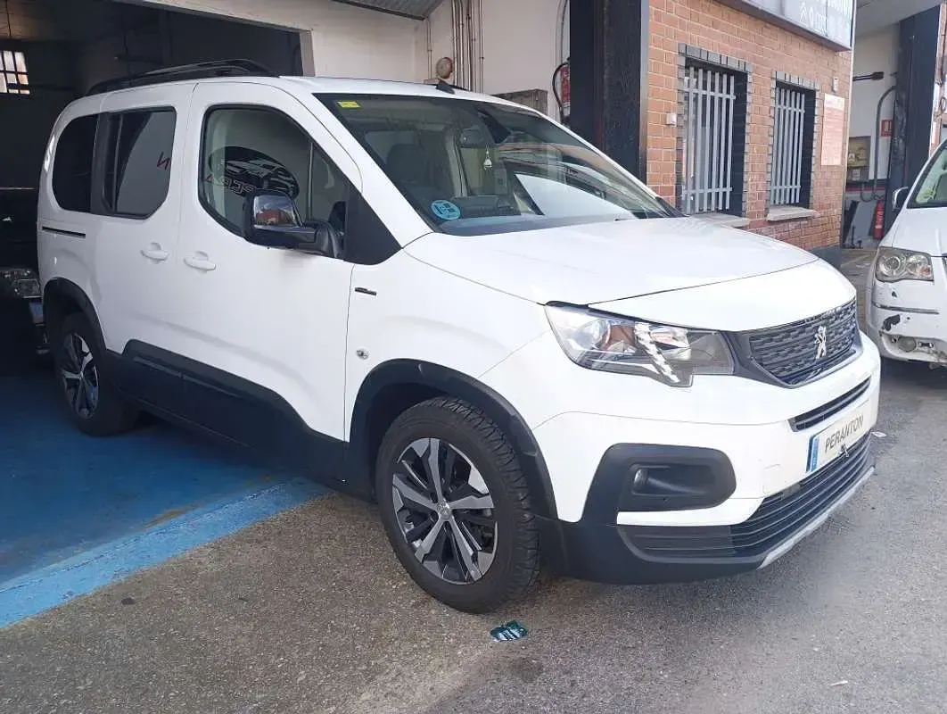 Usado Peugeot Rifter GT-line 131 CV (96 kW) 2020 Blanco Monovolumen