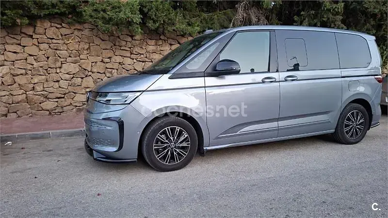 Usado VW Multivan Style 150 CV (110 kW) 2025 Gris / plata Monovolumen
