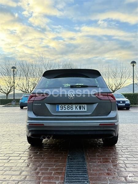 Käytetty VW Tiguan Sportline 150 HP (110 kW) 2019 Harmaa Katumaasturi