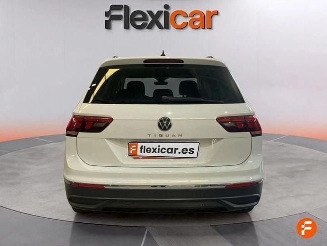 Usado VW Tiguan Life 122 HP (89 kW) 2022 Branco SUV