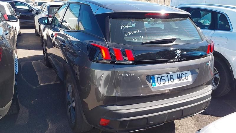 Usado Peugeot 3008 Active 225 CV (165 kW) 2022 Gris SUV