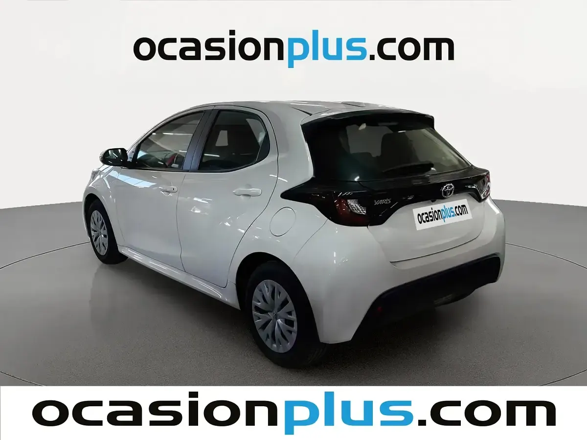 Begagnad Toyota Yaris Business Edition 69 HK (50 kW) 2023 Vit Halvkombi