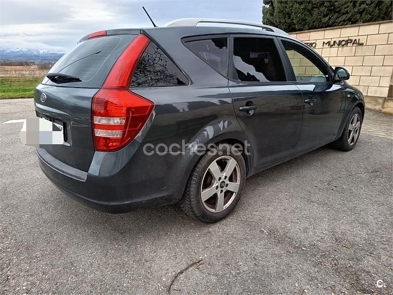 Usado Kia Ceed 122 CV (89 kW) 2007 Gris / plata Utilitario