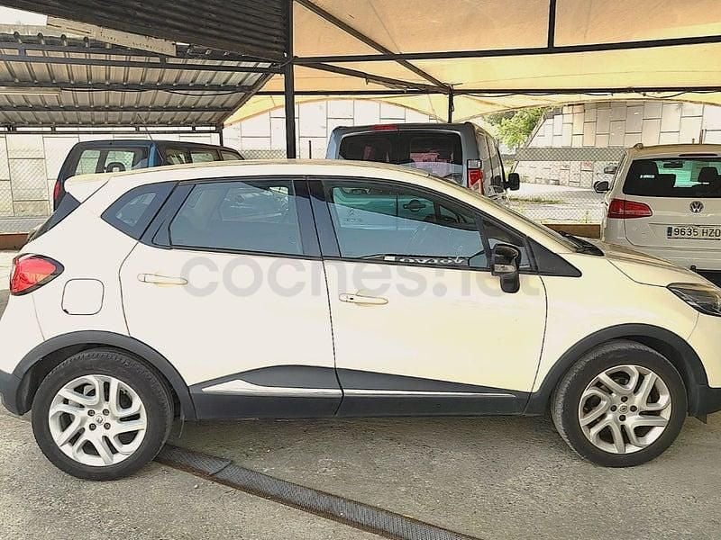Usado Renault Captur Zen 90 CV (66 kW) 2015 Beige SUV