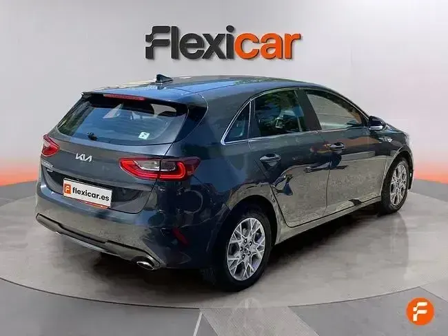 Usado Kia Ceed 136 CV (100 kW) 2023 Gris Utilitario